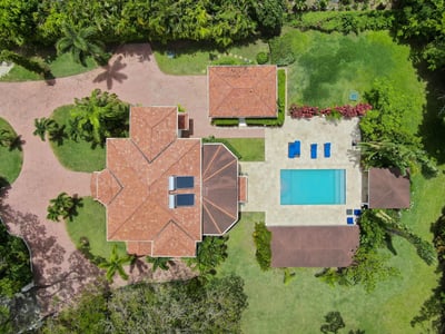 Luxury Villa Photo #3