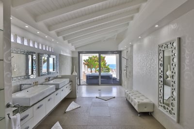 Luxury Villa Photo #23