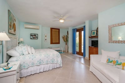 Luxury Villa Photo #35
