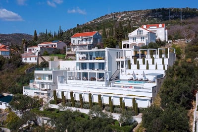 Luxury Villa Photo #17