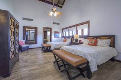 Luxury Villa Photo #19