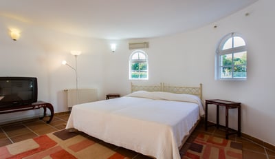 Luxury Villa Photo #26