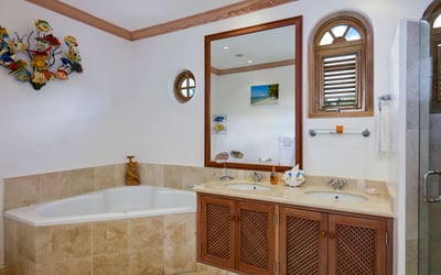 Luxury Villa Photo #13
