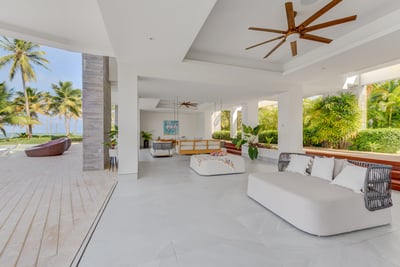 Luxury Villa Photo #13