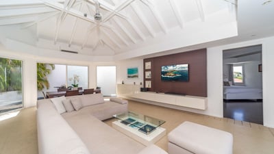 Luxury Villa Photo #16