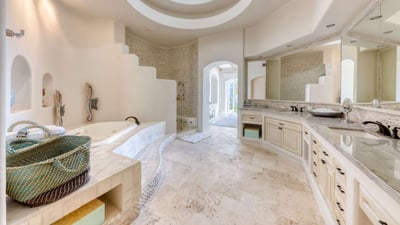 Luxury Villa Photo #42