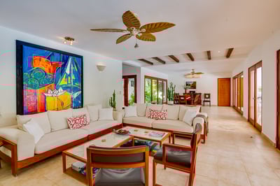 Luxury Villa Photo #17