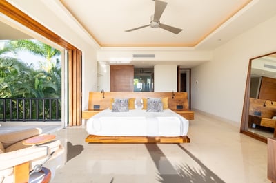 Luxury Villa Photo #17