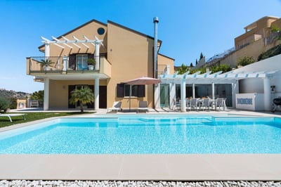 Luxury Villa Photo #2