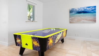 Luxury Villa Photo #30