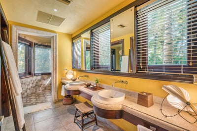Luxury Villa Photo #33