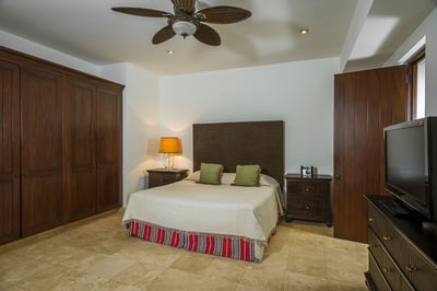 Luxury Villa Photo #27