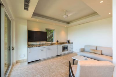 Luxury Villa Photo #6
