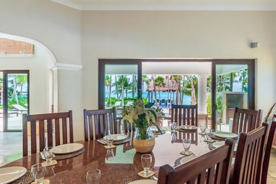 Luxury Villa Photo #18