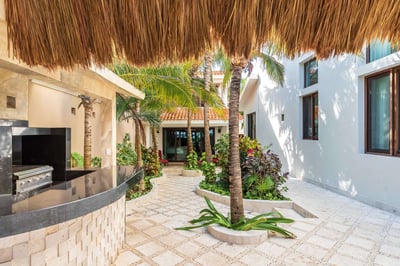 Luxury Villa Photo #21