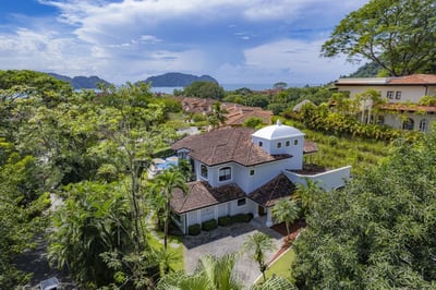 Luxury Villa Photo #10