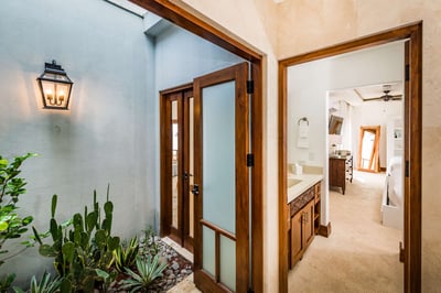 Luxury Villa Photo #17