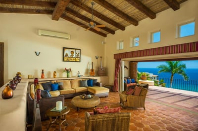 Luxury Villa Photo #15