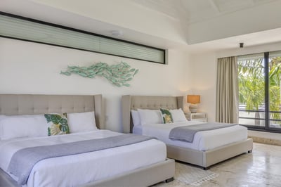 Luxury Villa Photo #16
