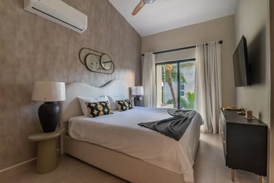 Luxury Villa Photo #26