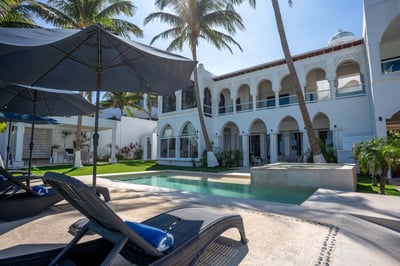 Luxury Villa Photo #19