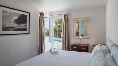Bedroom 1: Situated on the lower level. Queen size bed (can be prepared as twin beds), air condition