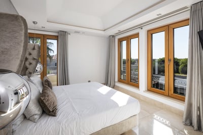 Luxury Villa Photo #21