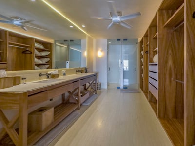 Luxury Villa Photo #33