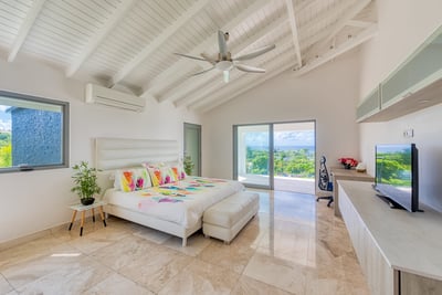 Luxury Villa Photo #16