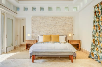 Luxury Villa Photo #23