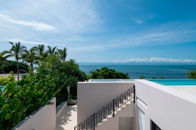 Luxury Villa Photo #16