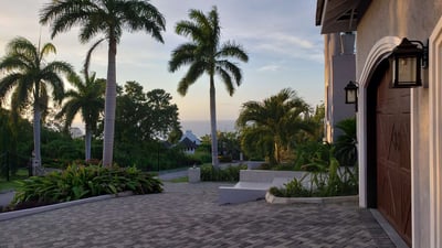 Luxury Villa Photo #9