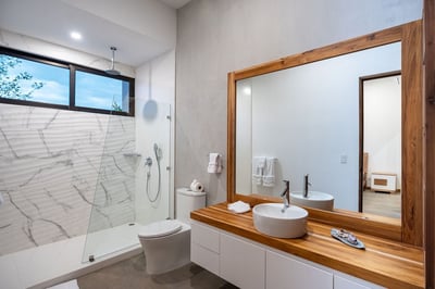 Main House – Suite 3 Private Ensuite