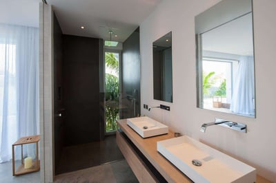 Luxury Villa Photo #38