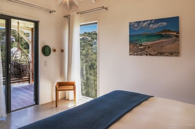 Bedroom 2: King size bed, air conditioning, ceiling fan, HD-TV with Dish Network, mini-bar, safe, de