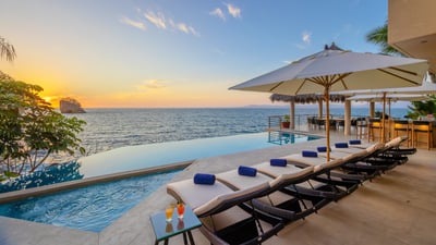 Luxury Villa Photo #2