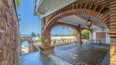 Luxury Villa Photo #23