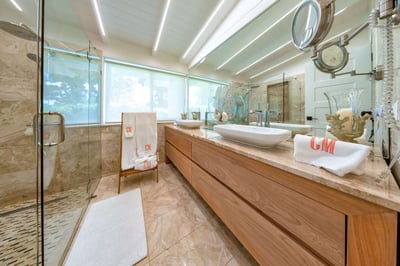 Luxury Villa Photo #23