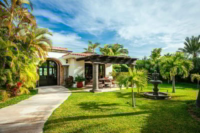Luxury Villa Photo #9