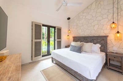 Luxury Villa Photo #15