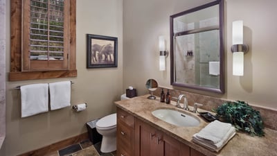 King ensuite, upper level