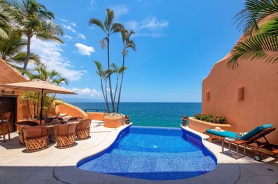 Luxury Villa Photo #3