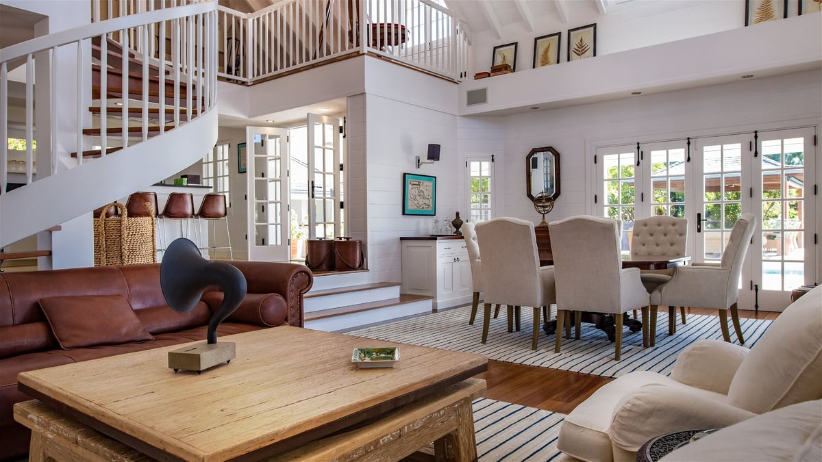 Living Area - Image 30