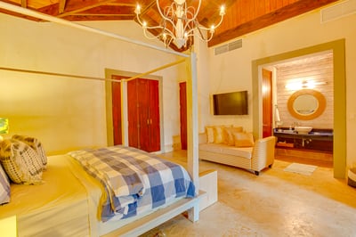 Luxury Villa Photo #33