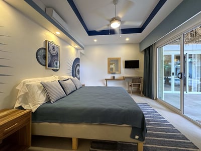 Luxury Villa Photo #37