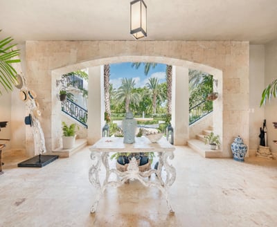 Luxury Villa Photo #20