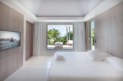Luxury Villa Photo #18
