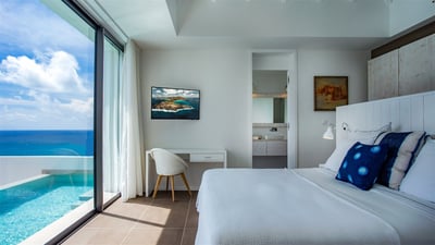 Bedroom 1: Located on the main level. King size bed, air conditioning, HD-TV, Dish Network, dre
