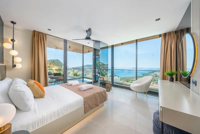 Luxury Villa Photo #35