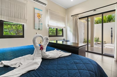Luxury Villa Photo #45